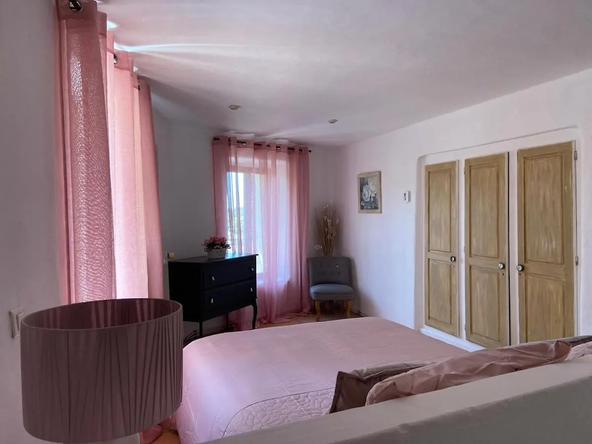 Holiday home Maison Du Luberon Robion en Luberon